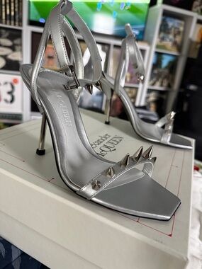 Alexander McQueen 694206W4SL2 metallic silver hardware stillettos size 38